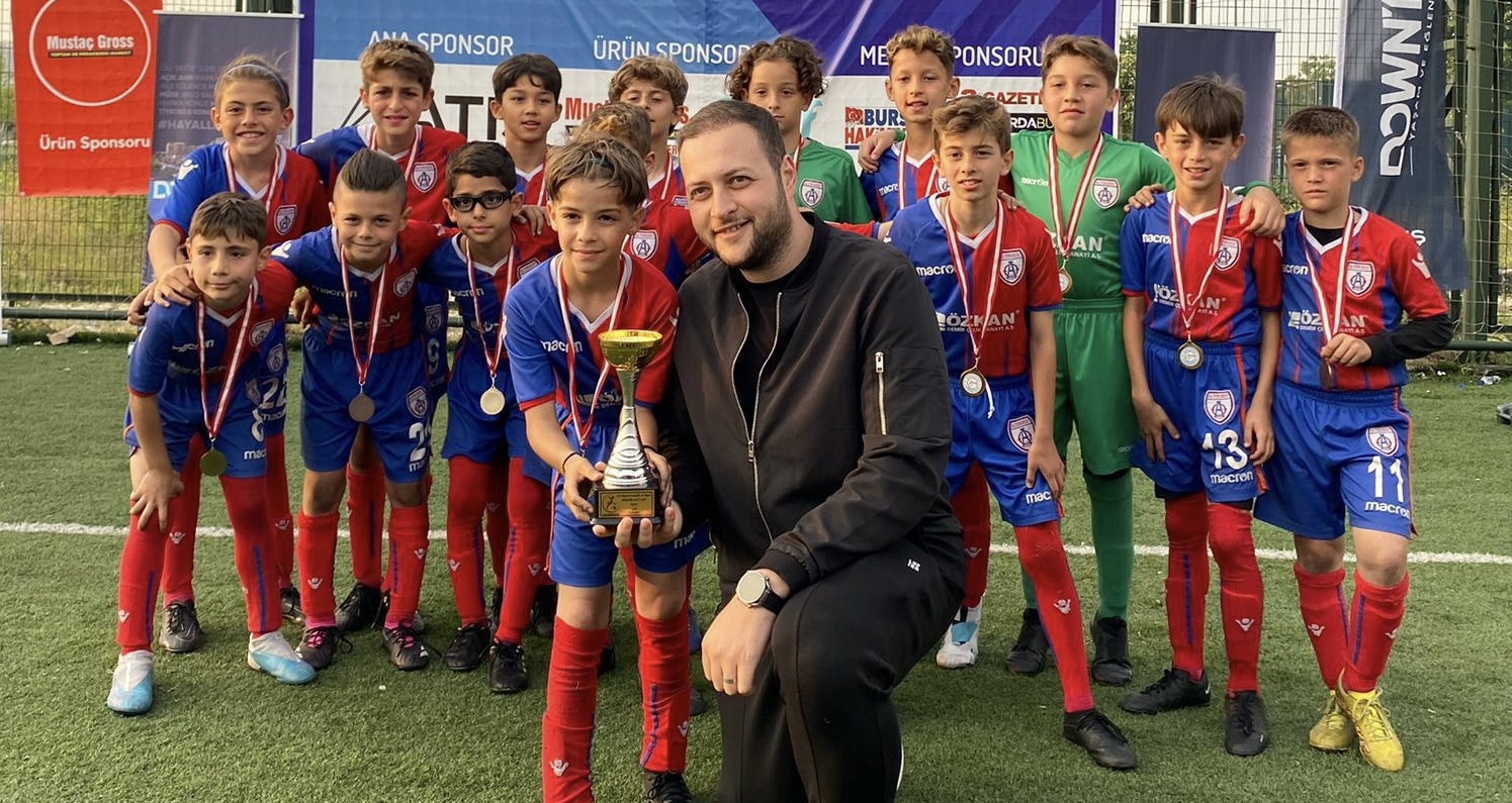 Genç futbolseverlerin turnuva heyecanı