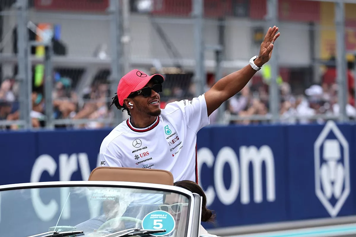Lewis Hamilton Ferrari'ye iddiası