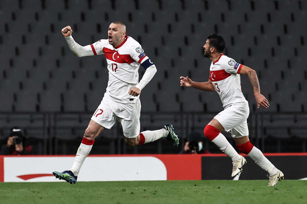 Burak Yılmaz futbolu bıraktı