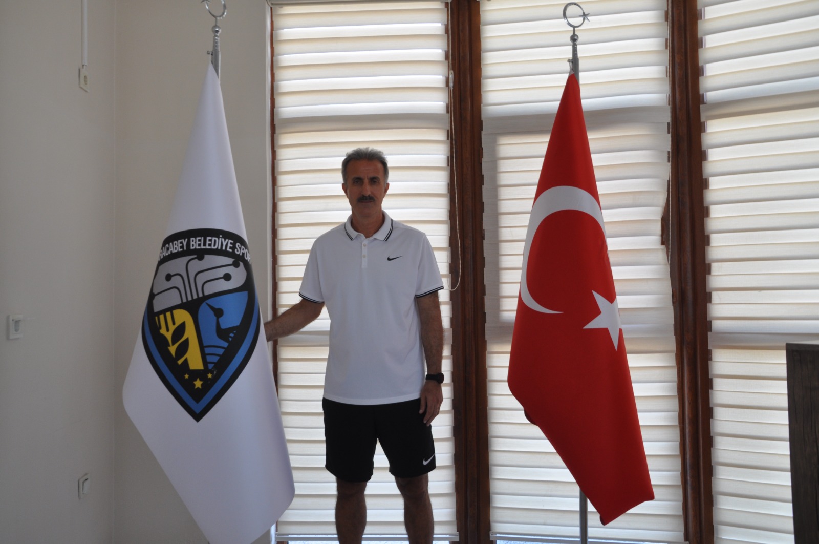 Karacabey hocasını açıkladı
