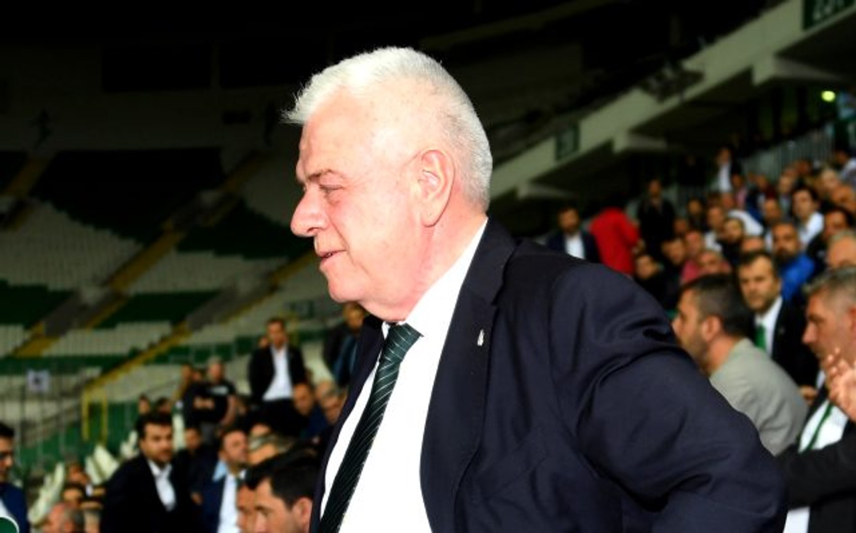 Ali Ay: Kaosa son verin!