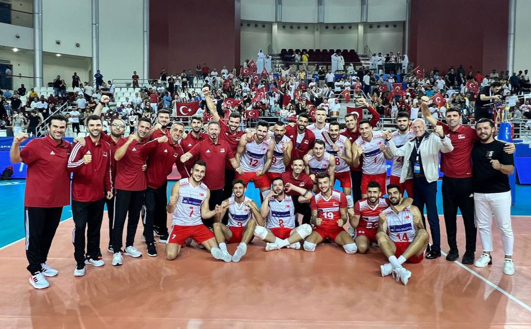 Ukrayna'yı da yenen Filenin Efeleri finalde