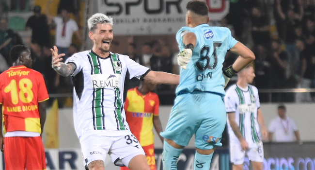 Sakaryaspor deplasmanda galip!
