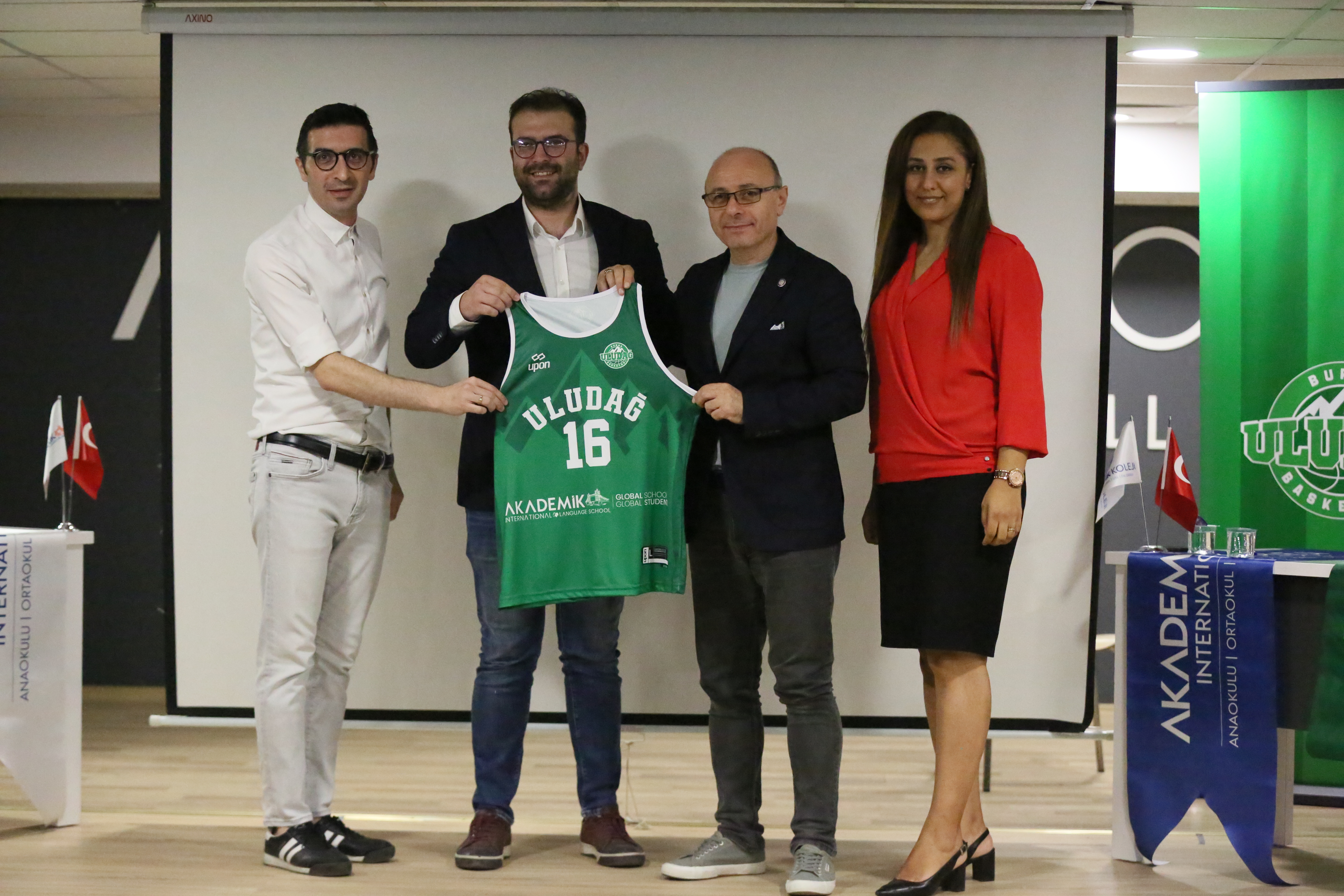 Uludağ Basketbol ile Akademik Kolej iş birliği yaptı!
