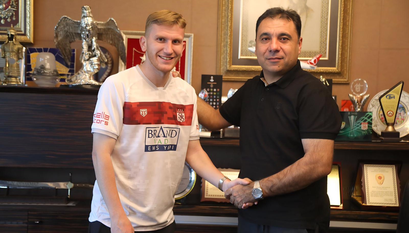 F.Bahçe Burak Kapacak’ı kiraladı