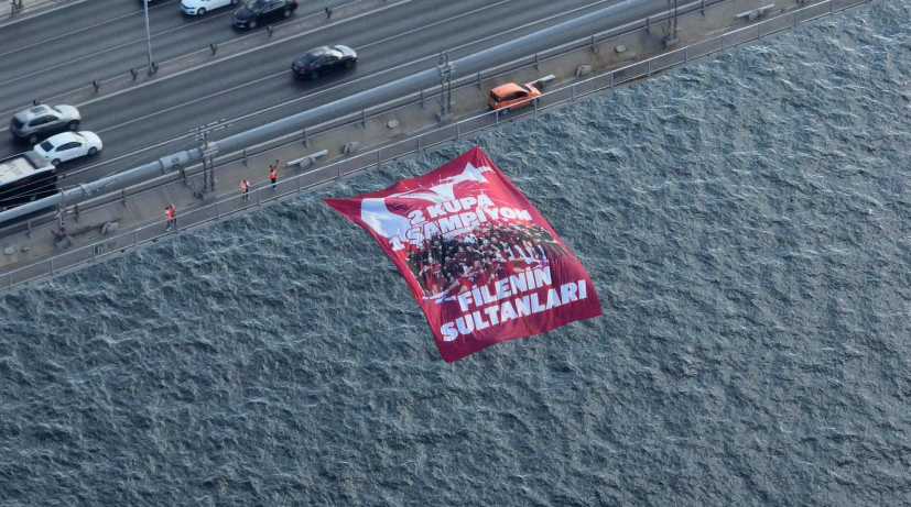 Şampiyon Sultanların bayrağı Boğaz’da