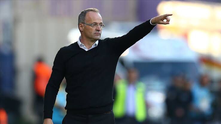 Bursaspor’un eski hocası 1.Lig’e döndü!