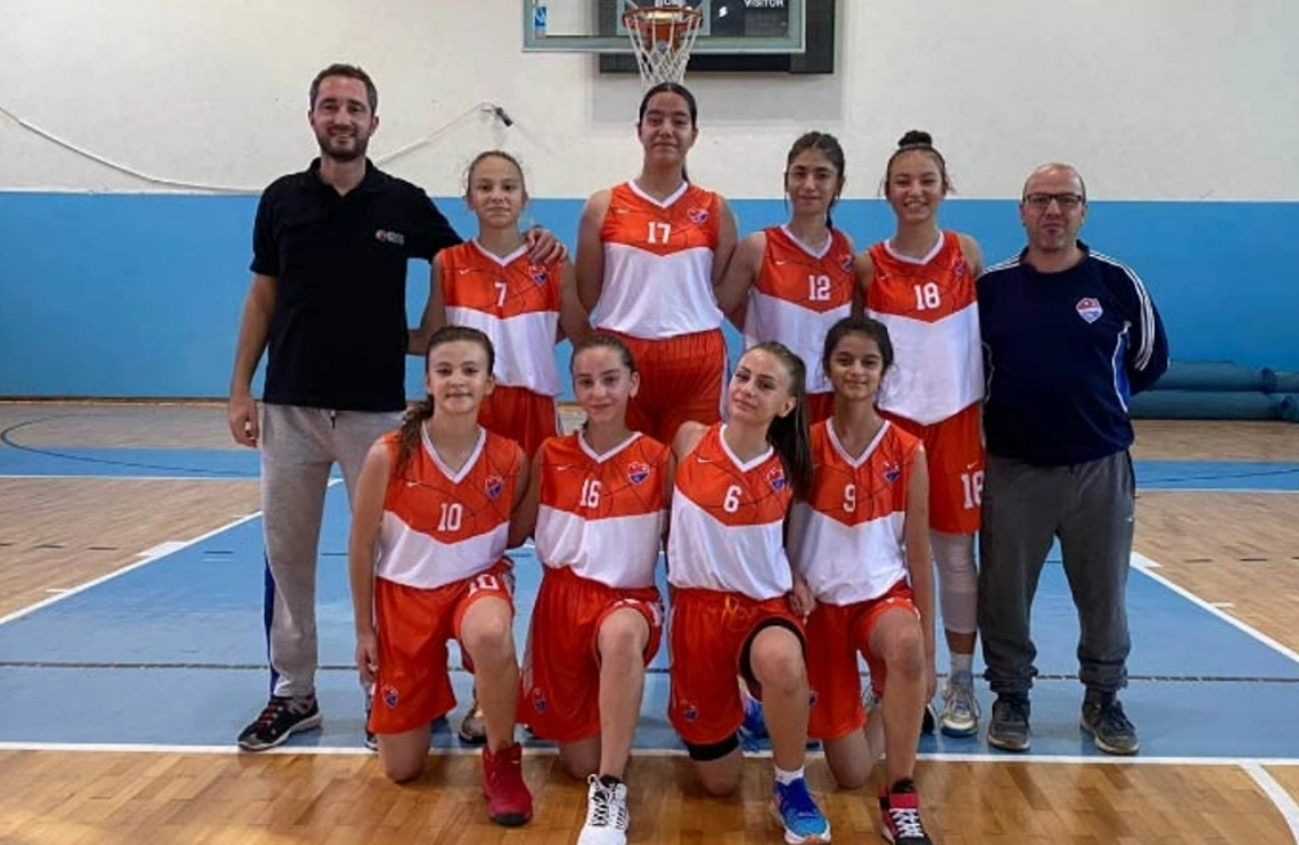 Mustafakemalpaşaspor Belediye ezip geçti