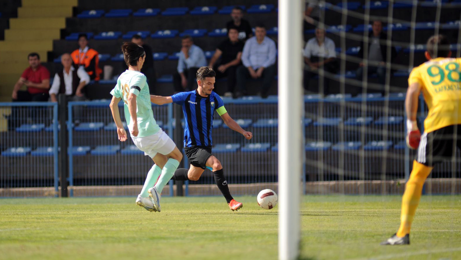 Karacabey Belediyespor direnemedi!