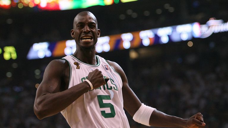 Kevin Garnett, Philadelphia Sixers'a salladı!