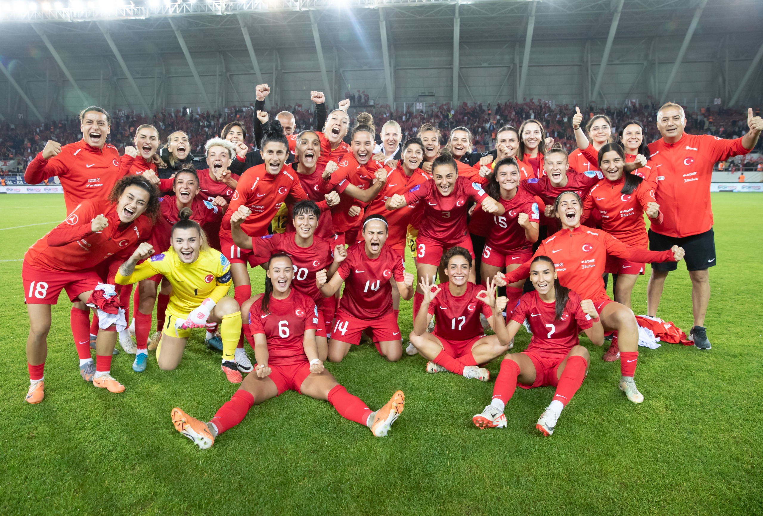 UEFA Uluslar B Ligi'ne yükseldik!