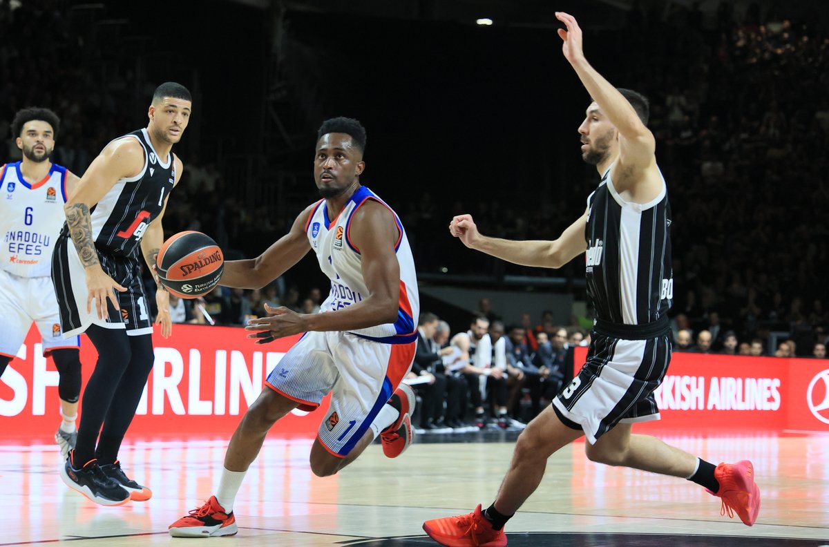 Anadolu Efes, deplasmanda Virtus Bologna’ya kaybetti