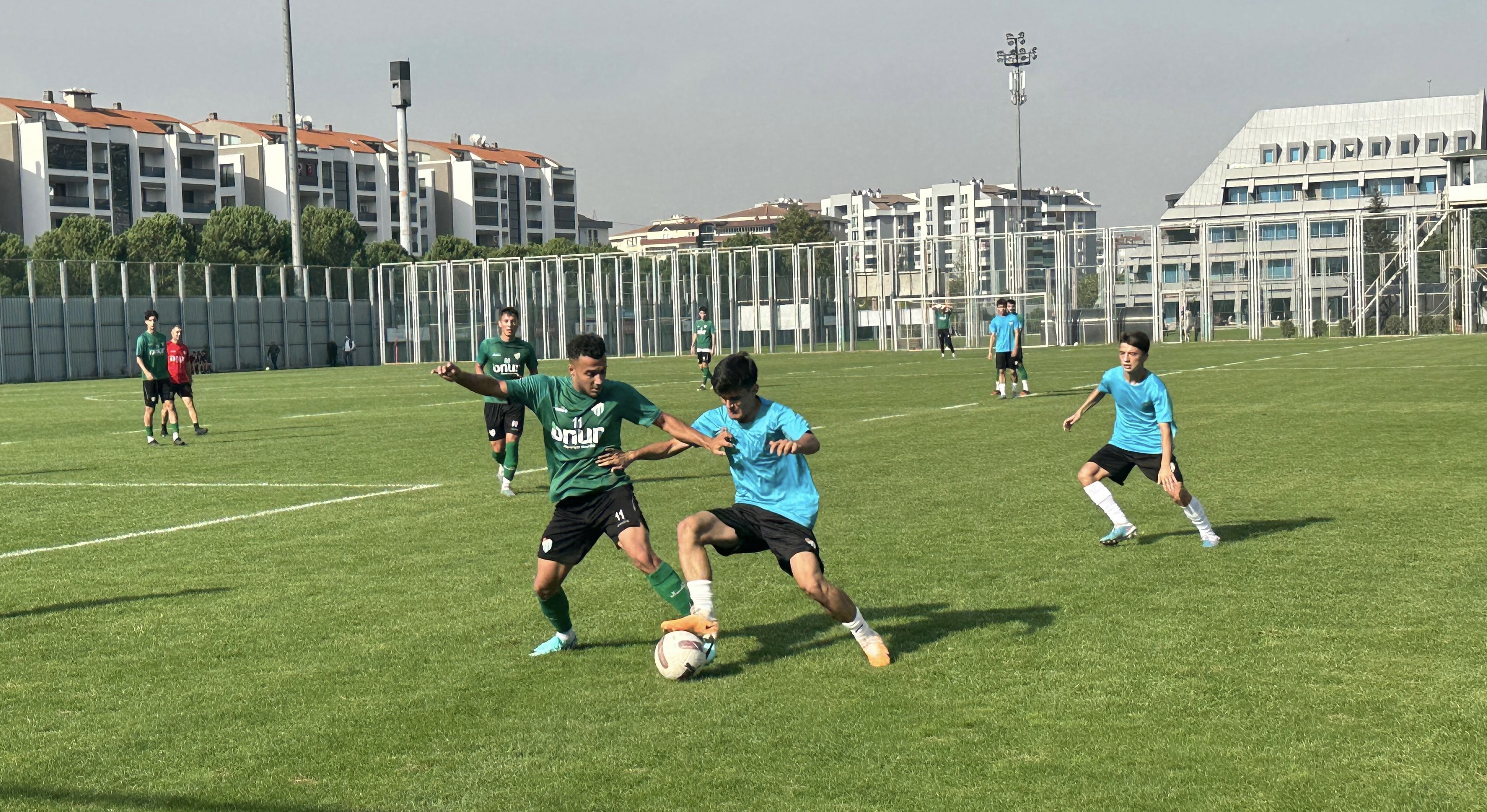 Bursaspor U19, Bursaspor A Takımını 2-1 mağlup etti