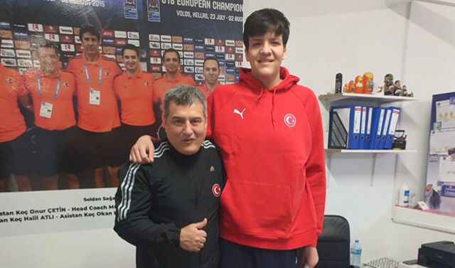 Derinspor’un 15 yaşındaki pivotu Efes’e gitti