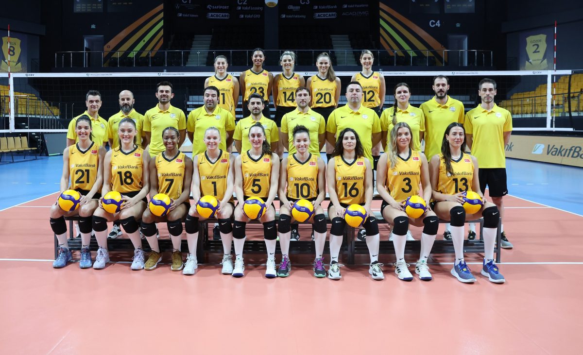 VakıfBank galibiyetle başladı