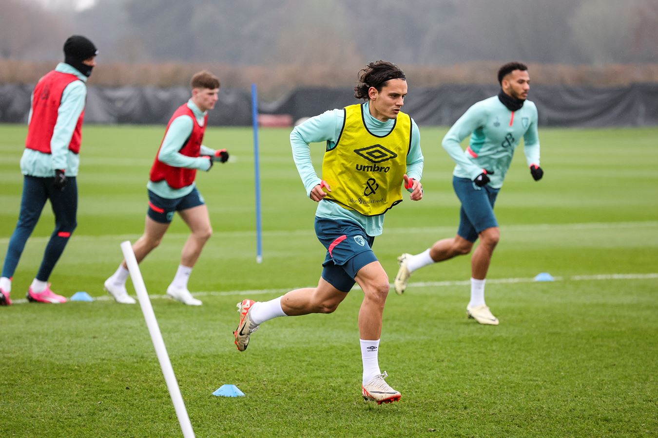 Eski Bursasporlu Enes Ünal'a dayaklı karşılama!
