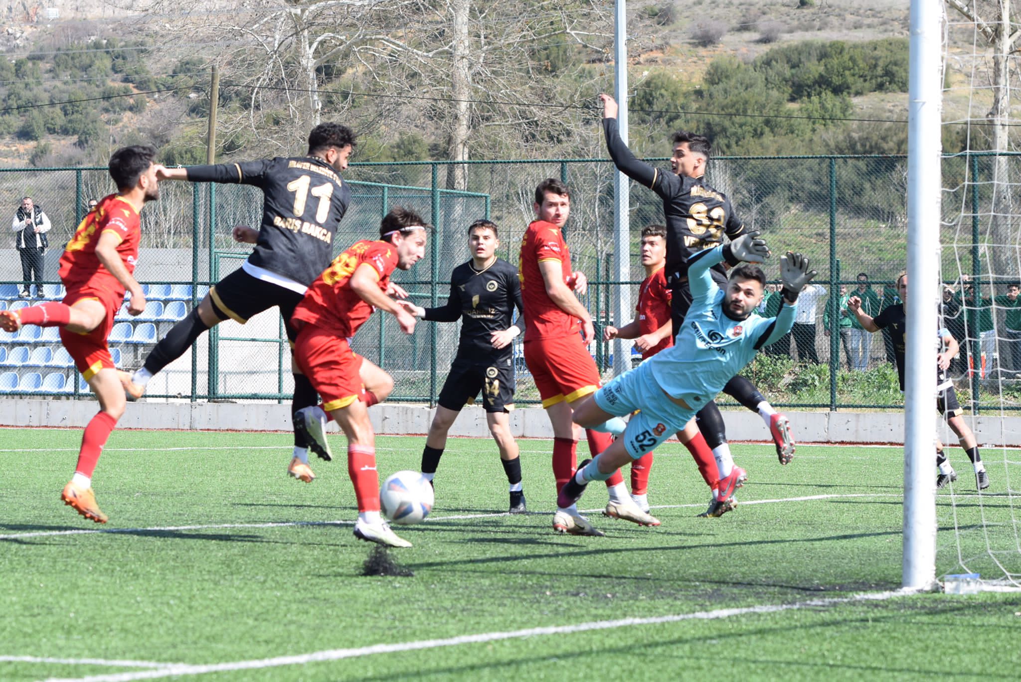 Şampiyonluğa koşan Nilüfer, bugün Altınova'yı ağırlıyor