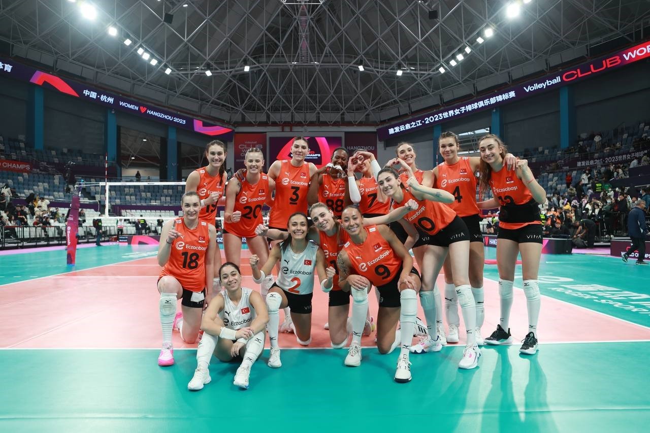 Eczacıbaşı Dynavit CEV Kupası finali için sahaya çıkıyor