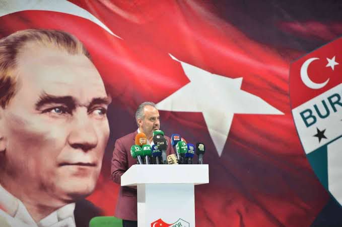 Bursaspor’dan Alinur Aktaş ve Mustafa Dündar’a teşekkür mesajı