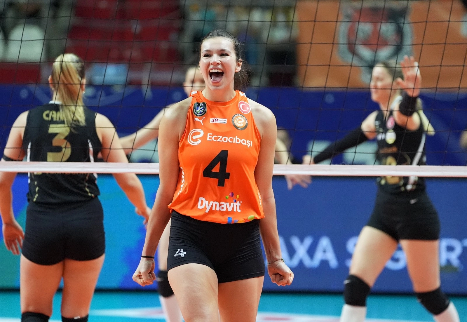 Eczacıbaşı, Vakıfbank karşısında seride öne geçti