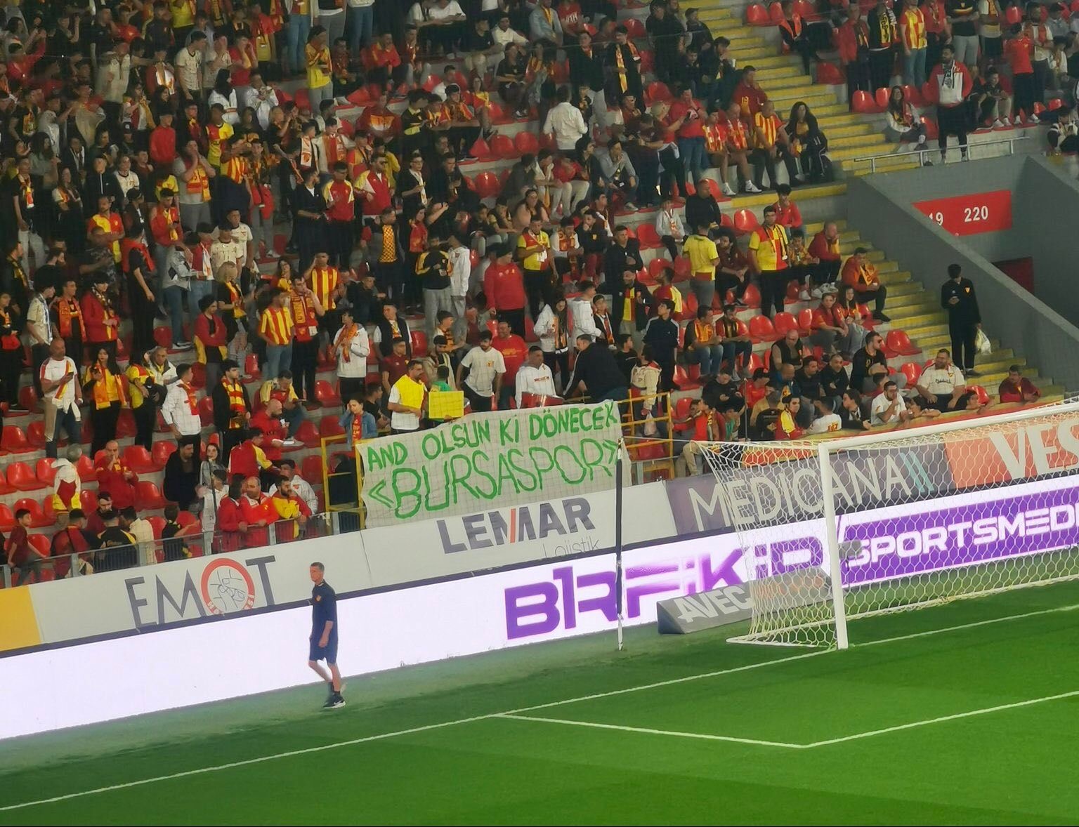Göztepe’den Bursaspor için anlamlı pankart!