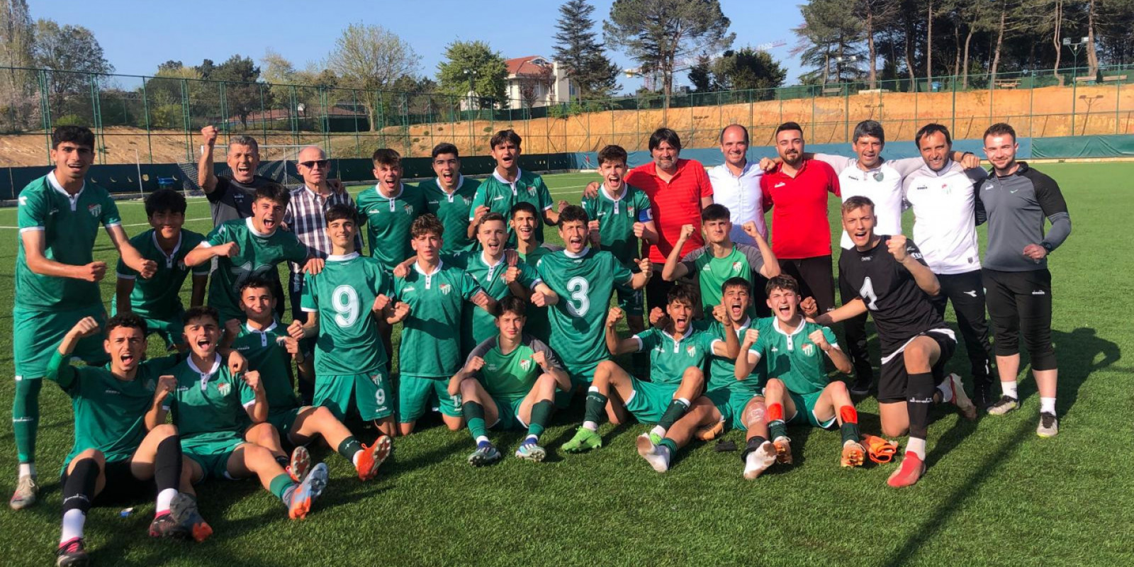 Bursaspor U17 grubunu lider bitirdi