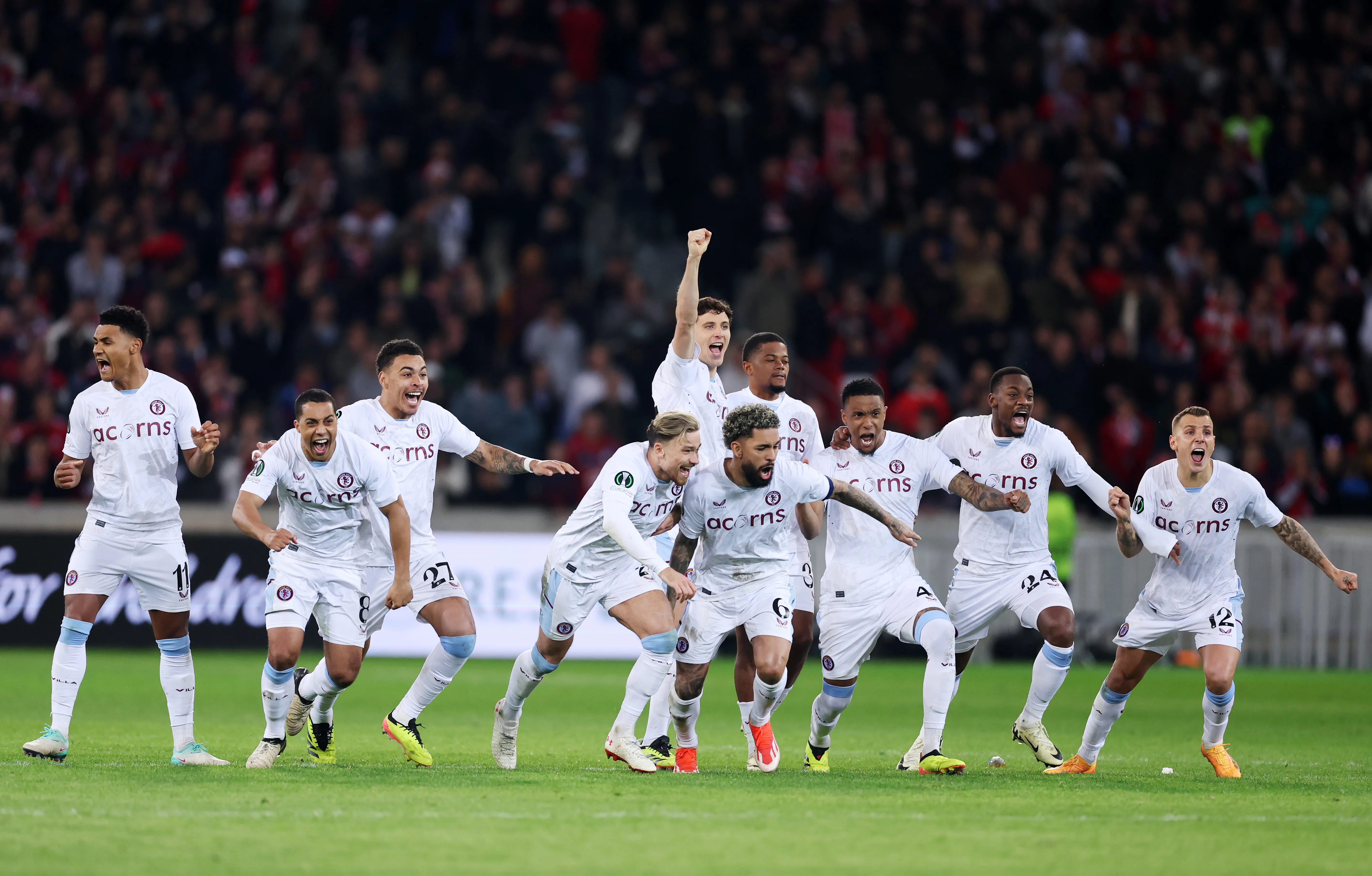 Nefes kesen maçta Aston Villa penaltılarda turladı!