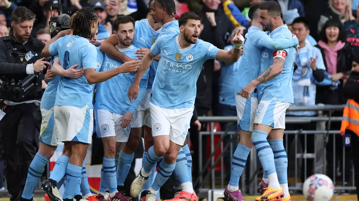 Chelsea'yi deviren Manchester City finale yükseldi