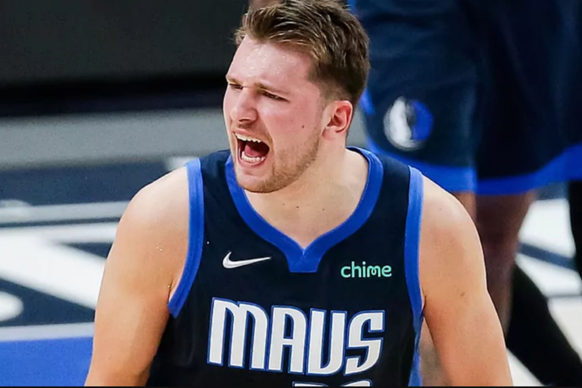 Dallas Mavericks seride öne geçti