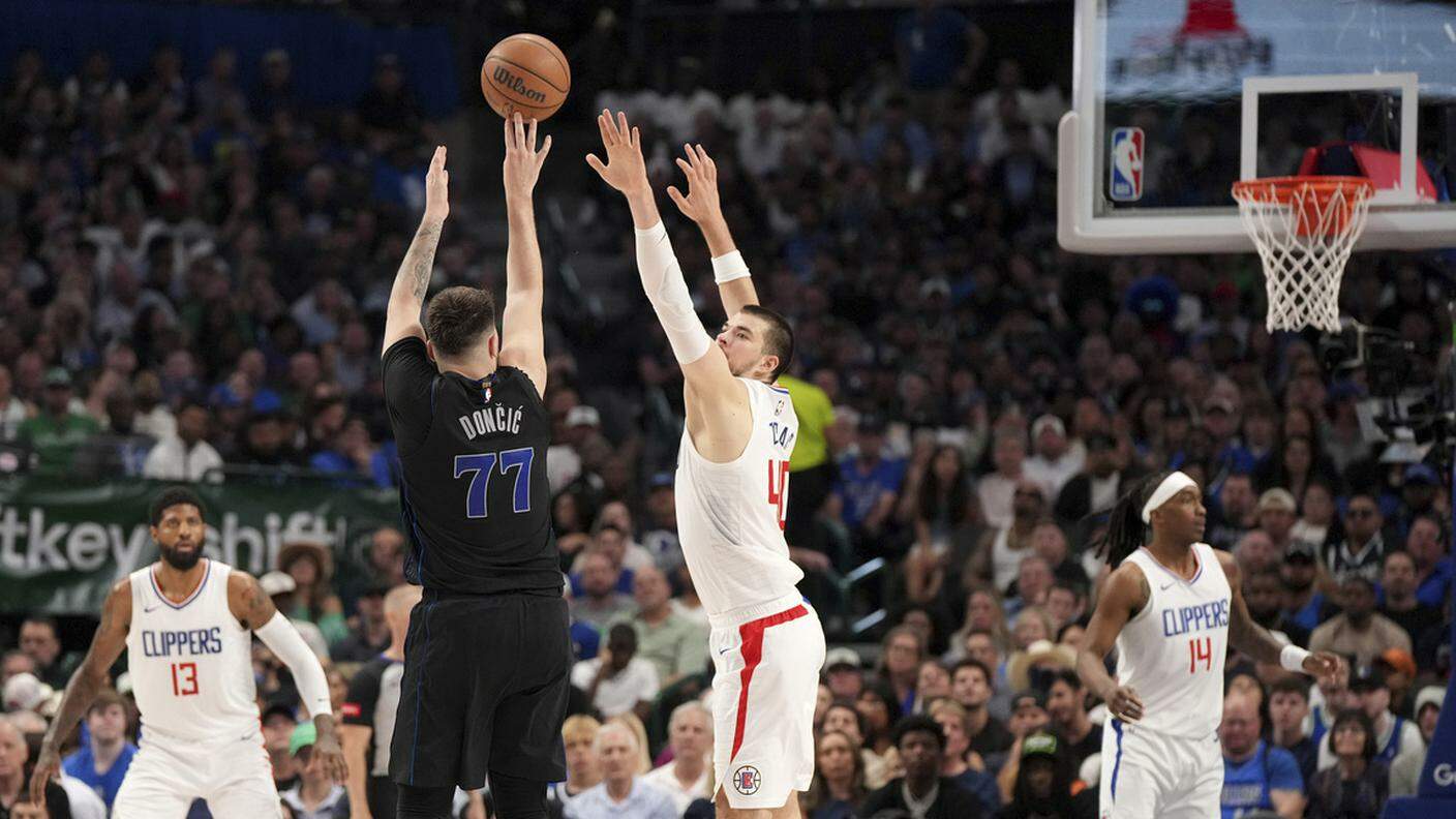 Clippers'i eleyen Dallas yarı finalde!