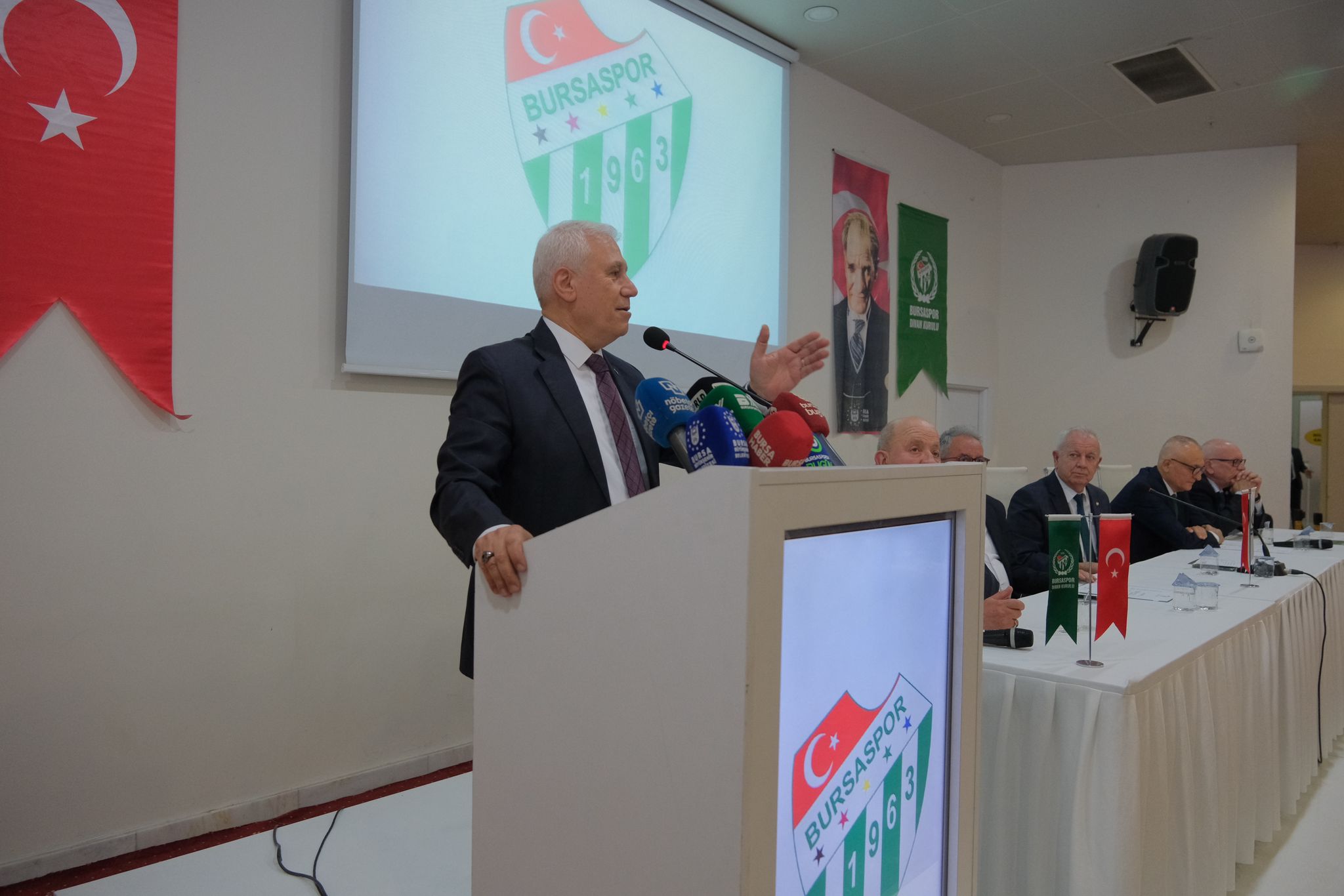 Mustafa Bozbey: "Transfer tahtası konusunda kimsenin endişesi olmasın"