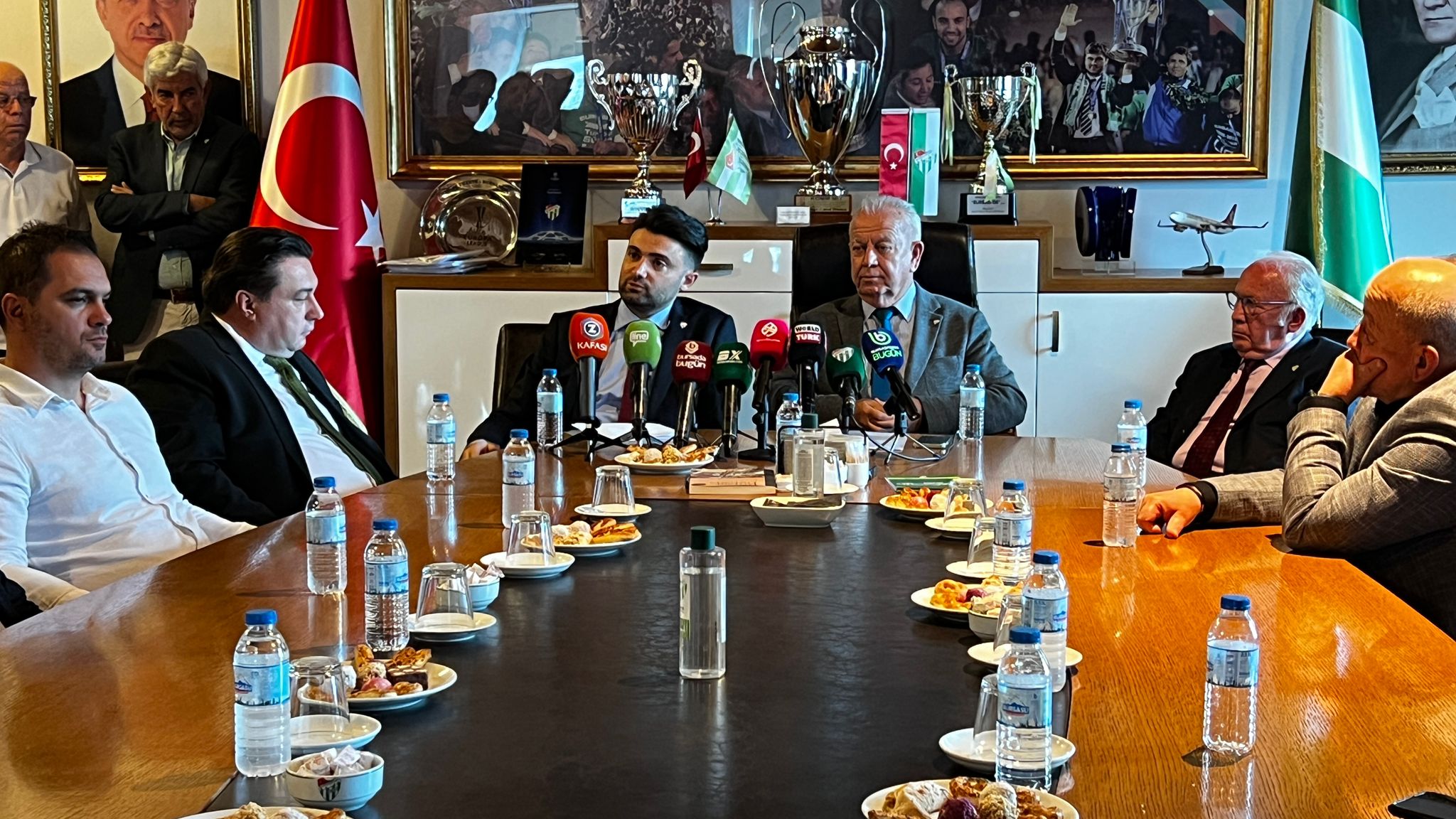 Enes Çelik "200 Milyon TL'yi Bursaspor'a hibe ediyoruz!"