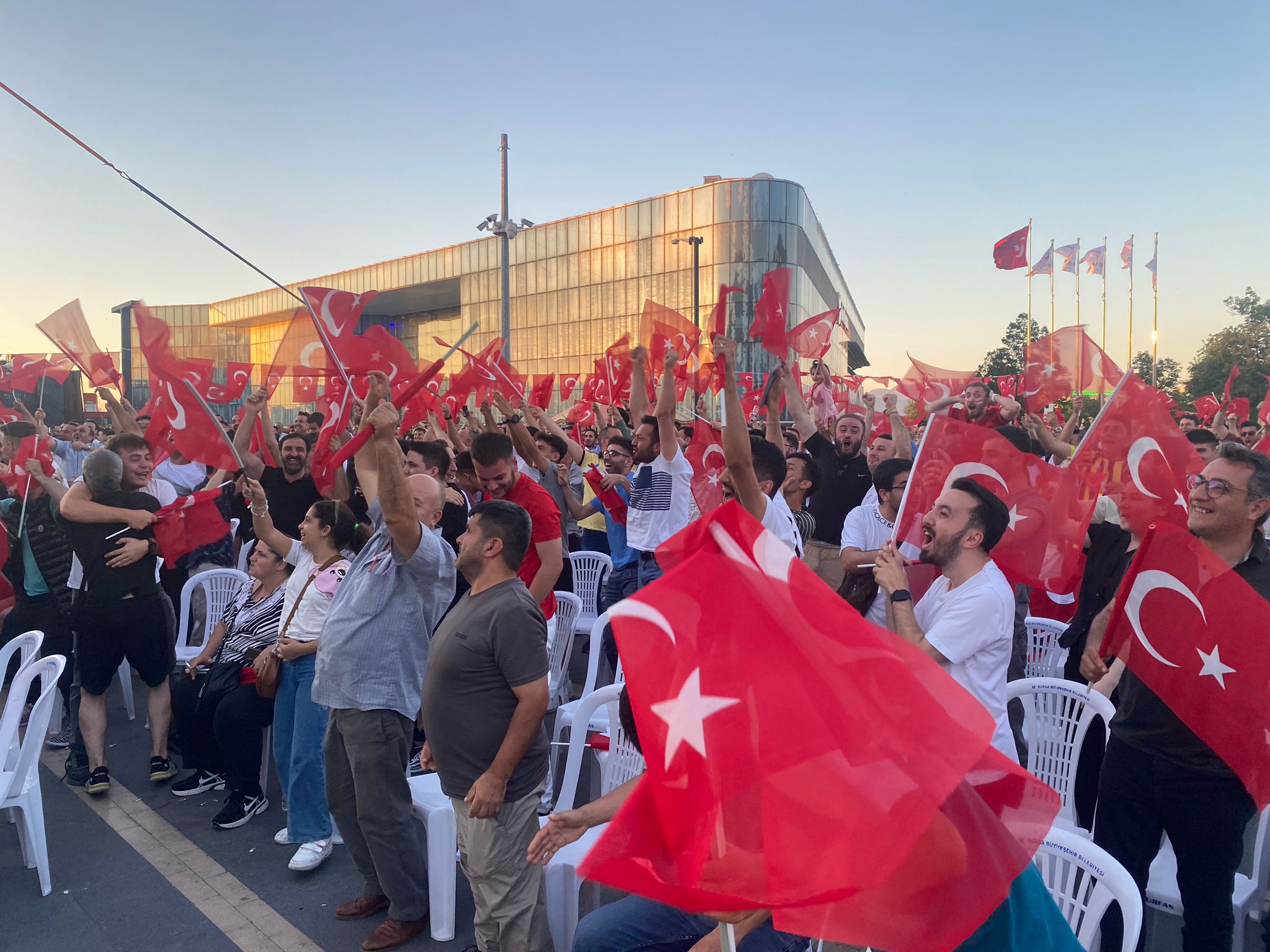 Milli maç heyecanı Bursa’da 4 ayrı meydanda
