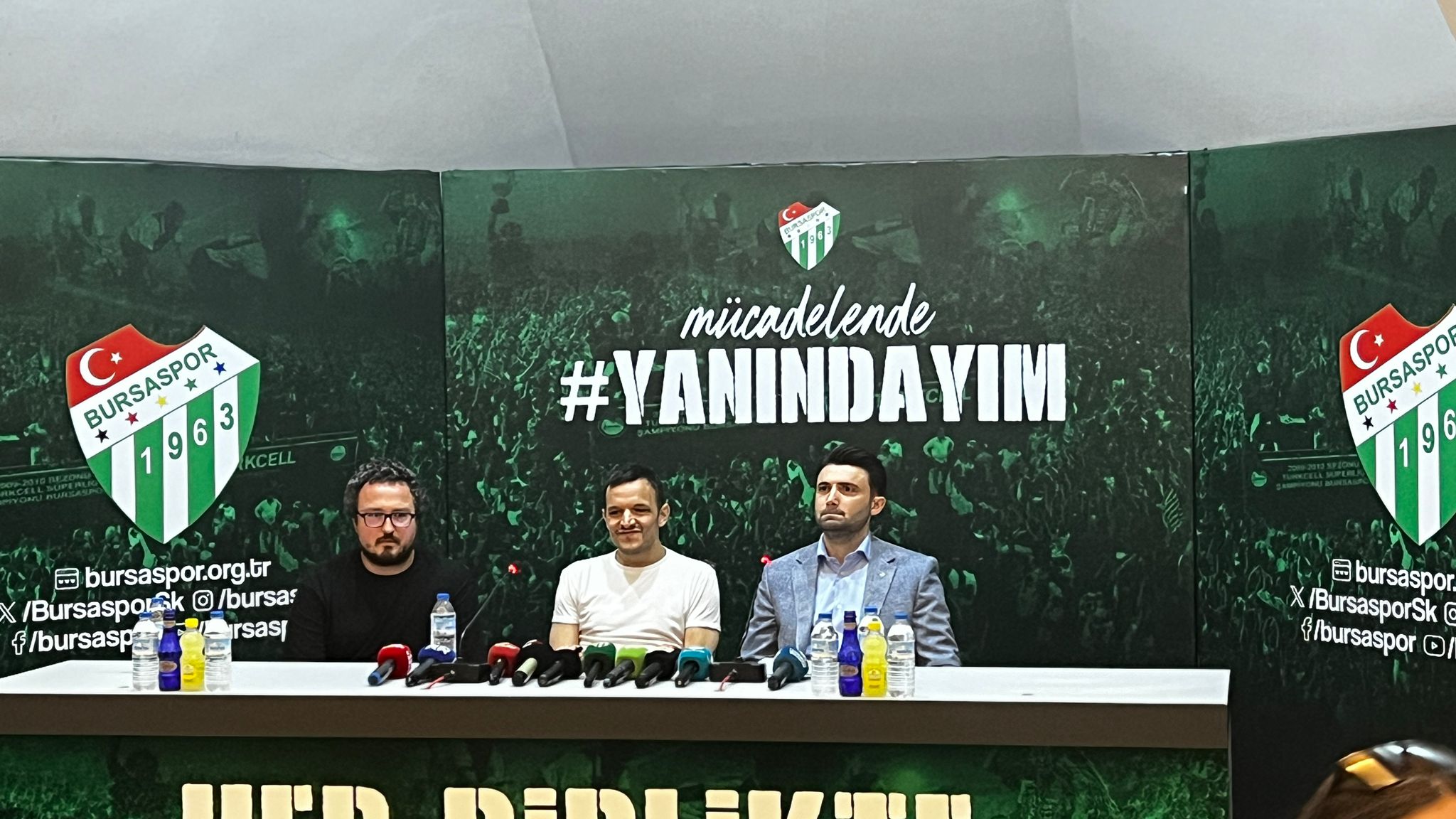 Batalla imzayı attı!