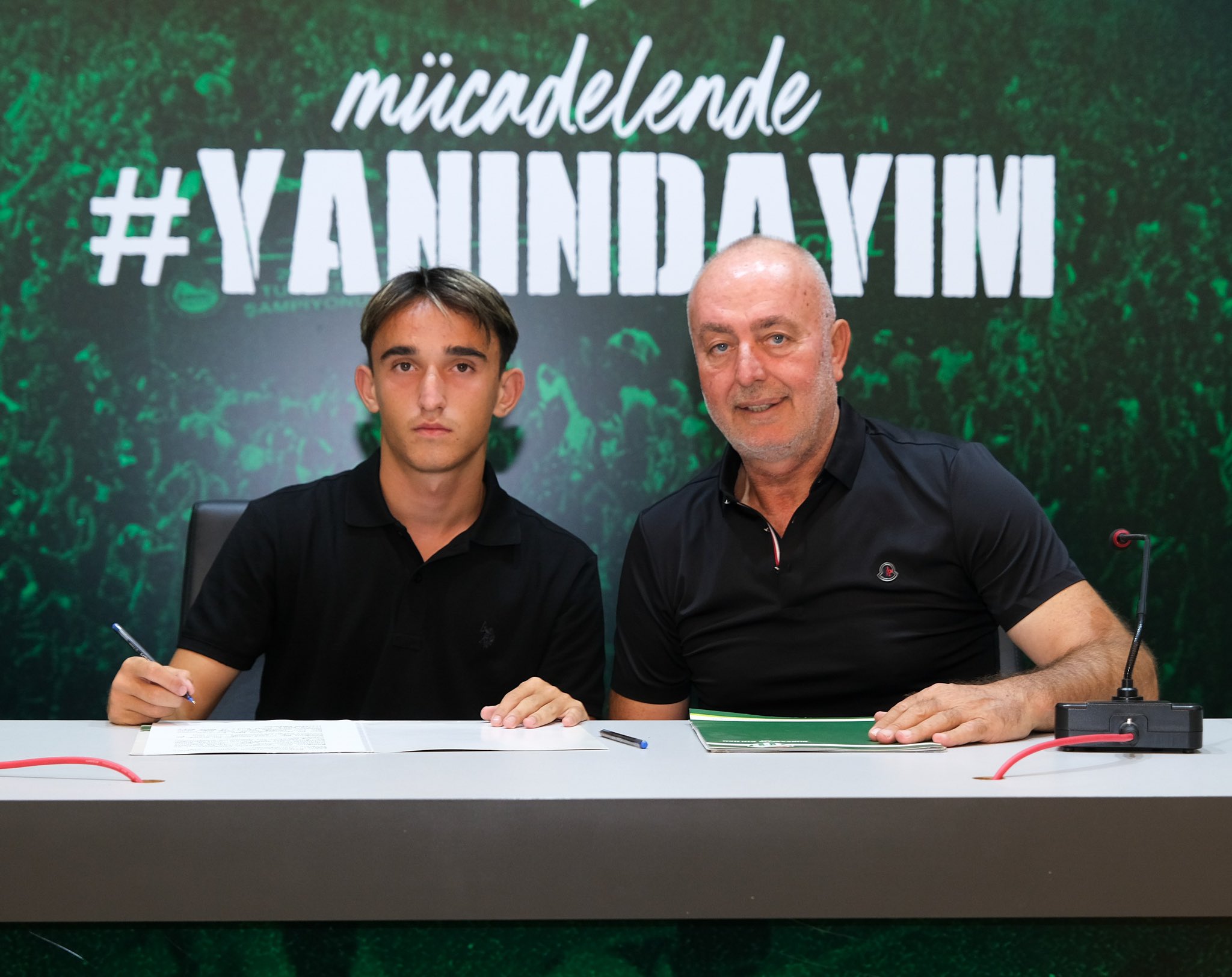 Bursaspor'dan profesyonel imza!
