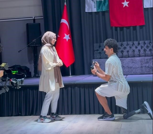 Şampiyon golcüden sürpriz evlilik teklifi