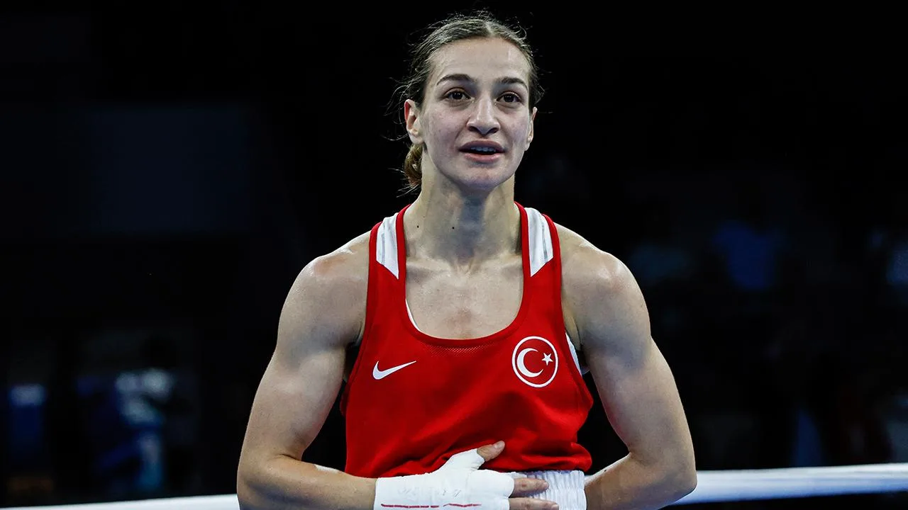 Buse Naz Çakıroğlu çeyrek finalde