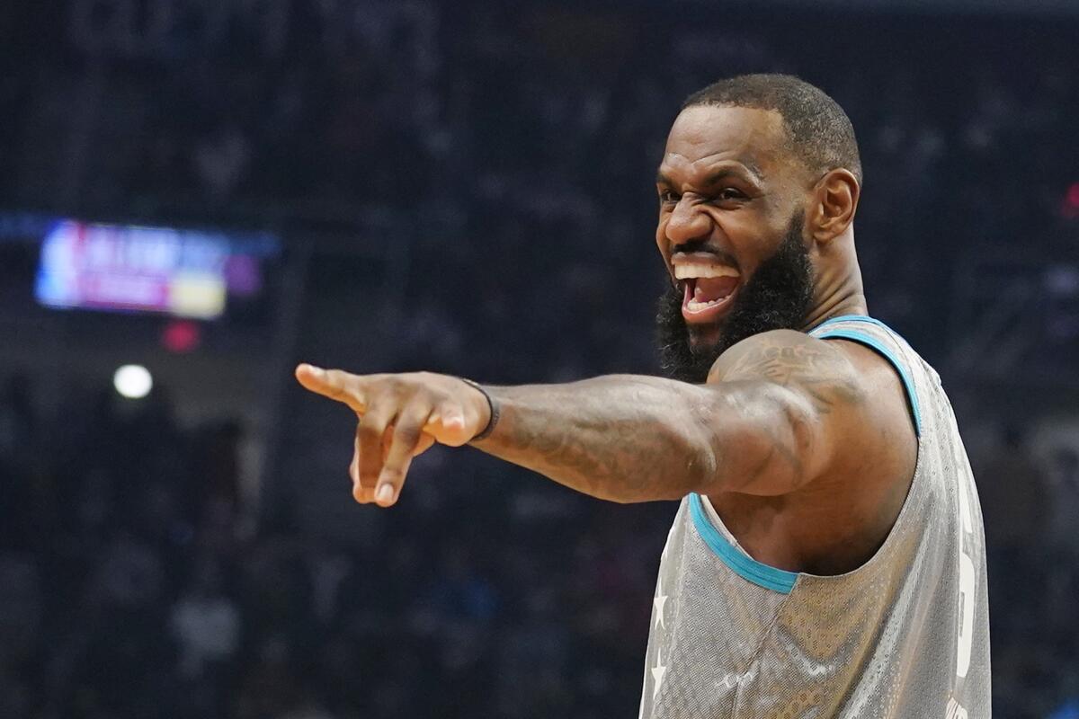 LeBron James MVP'de zirvede