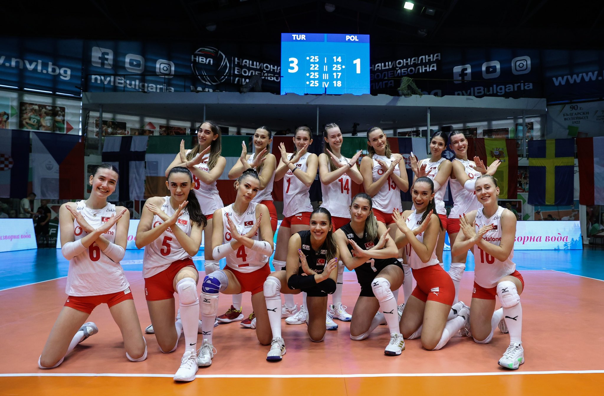 Filenin Genç Sultanları finalde!