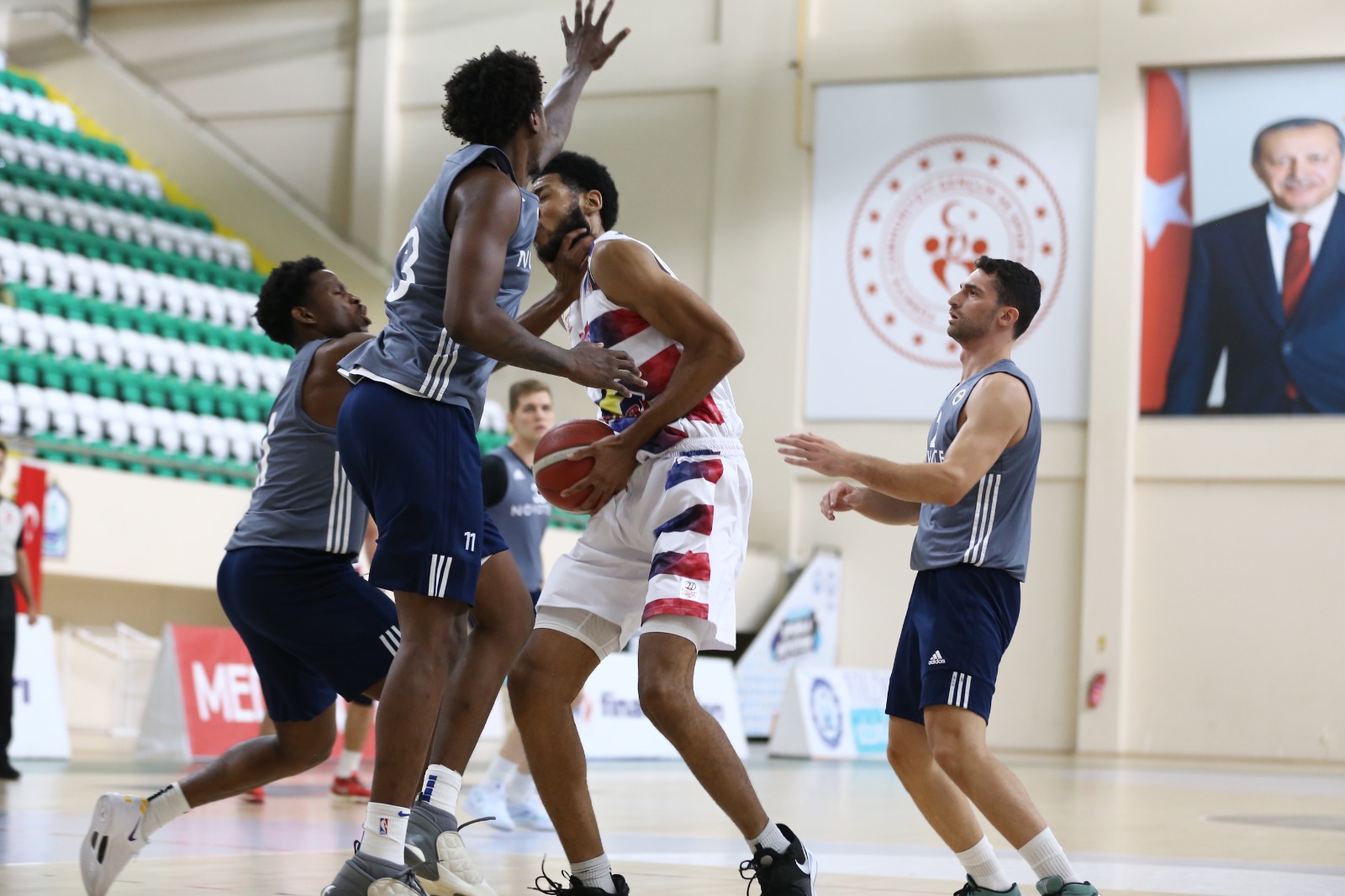 Final, Fenerbahçe’yi rahat geçti