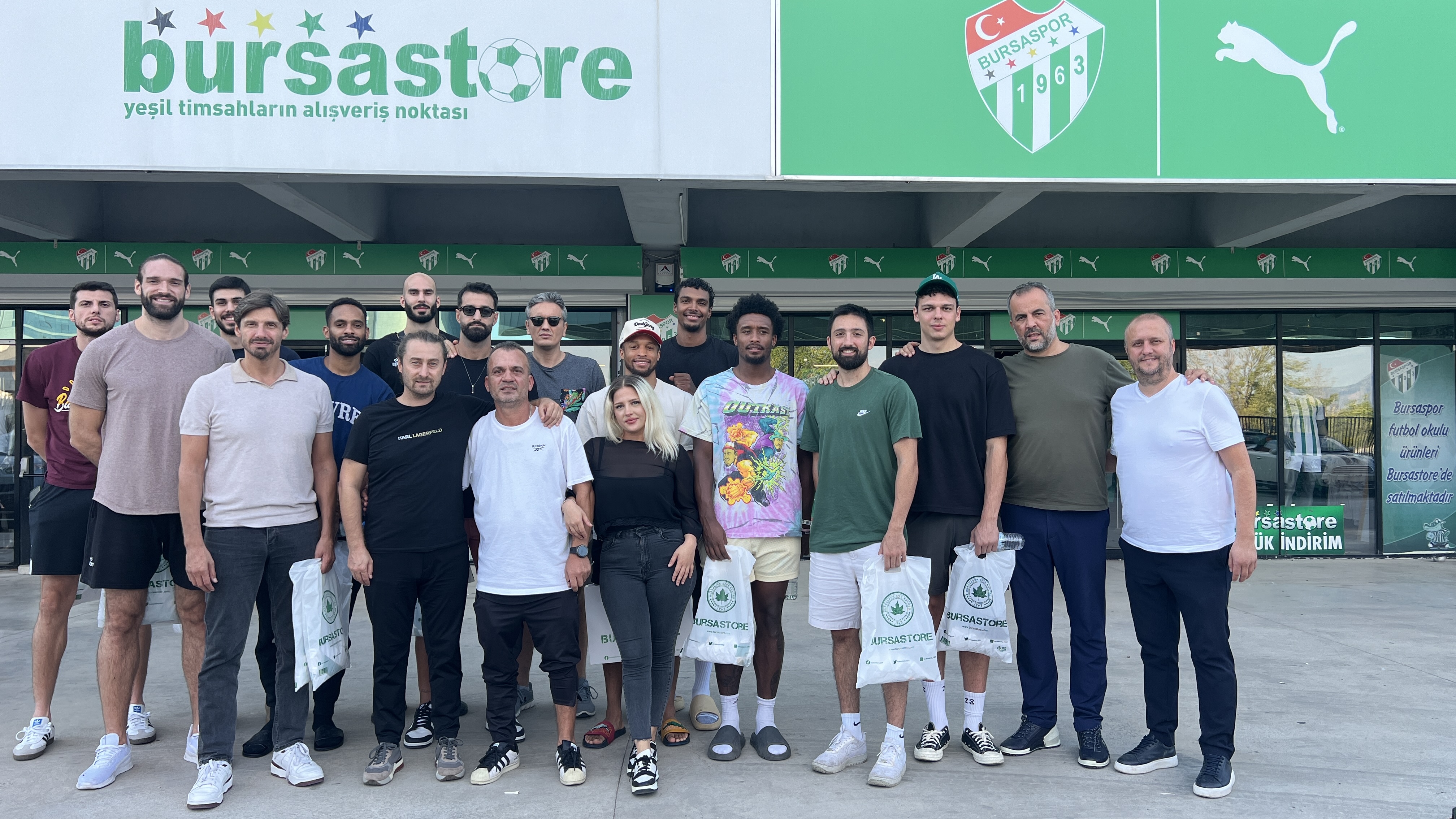 Bursaspor Basketbol'dan Bursastore ziyareti