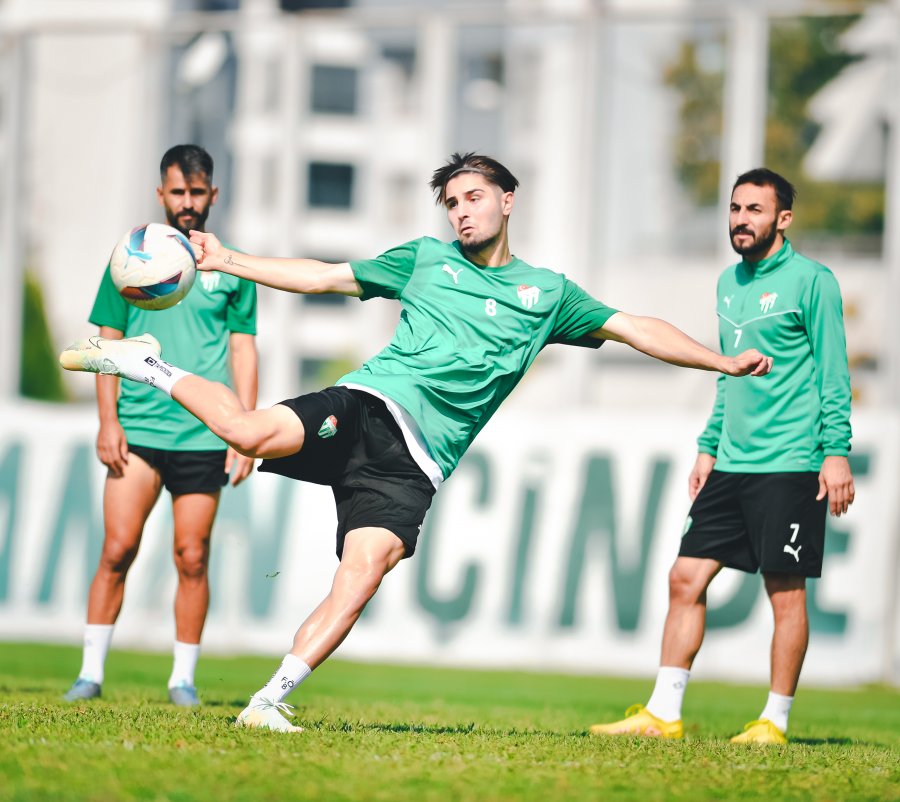Bursaspor'da Furkan Özyapı sevinci