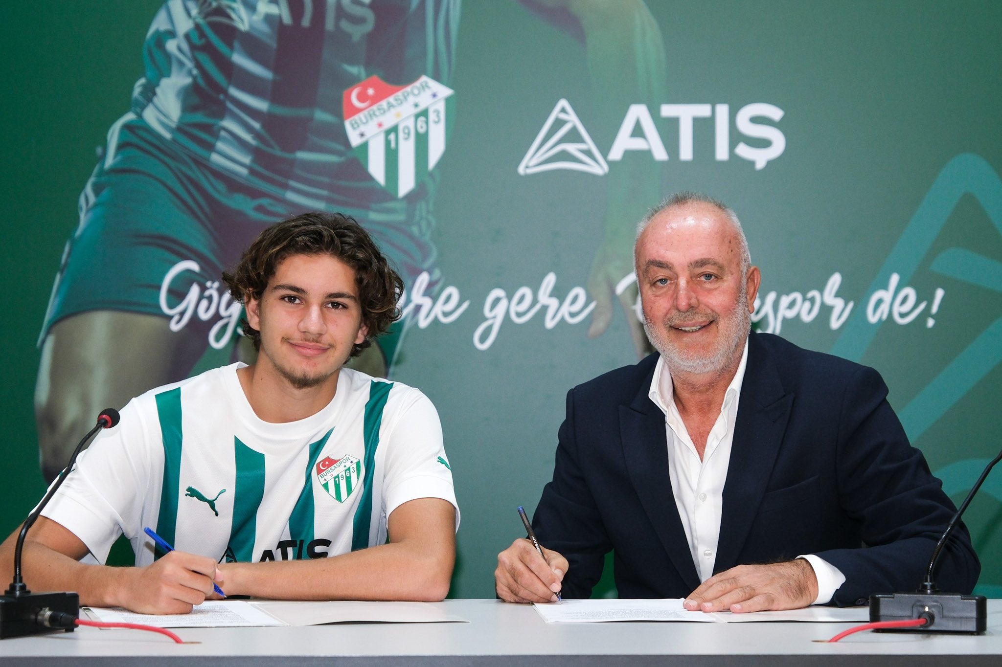 Bursaspor genç futbolcusunun sözleşmesini uzattı!