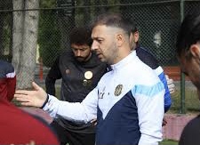 Bursaspor’un rakibi hocasını gönderdi!