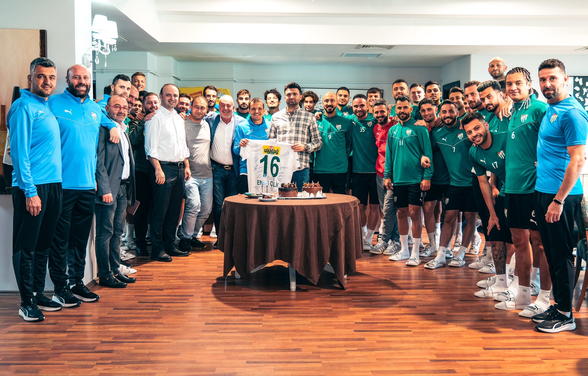 Enes Çelik’e doğum günü sürprizi
