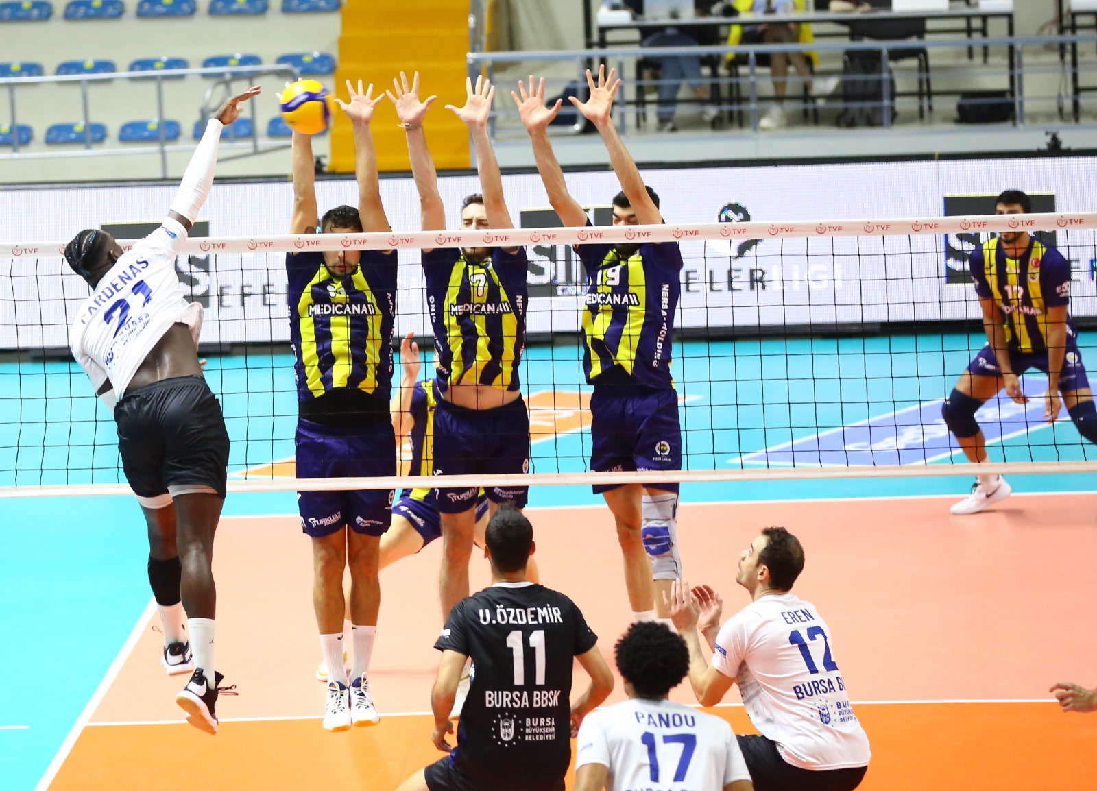 Büyükşehir Fener’e direnemedi