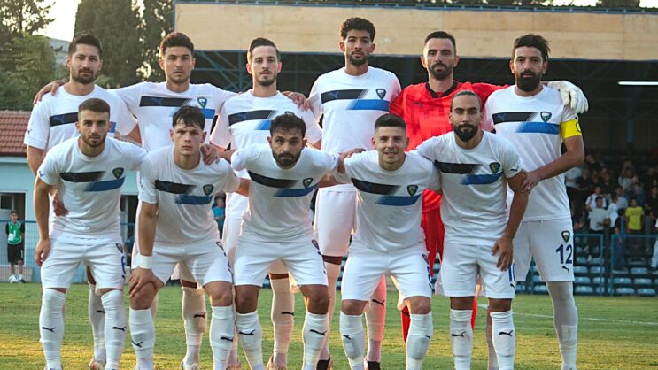 Karacabey Bucaspor önünde