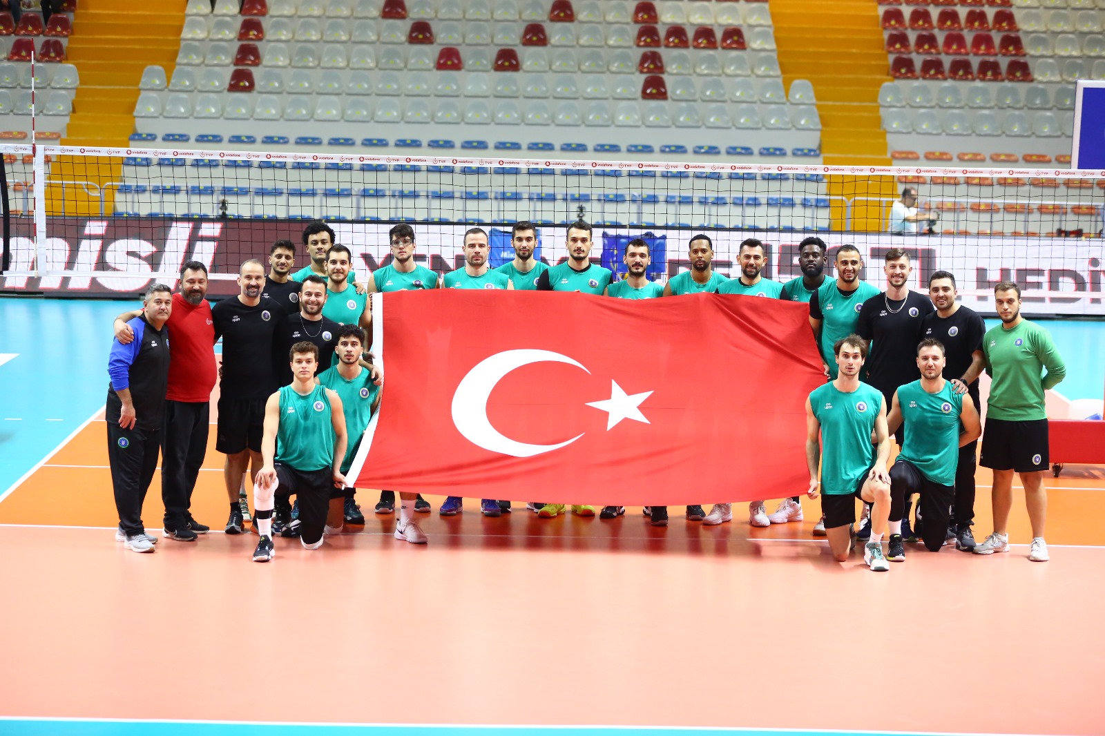 Büyükşehir’den bayrak şov
