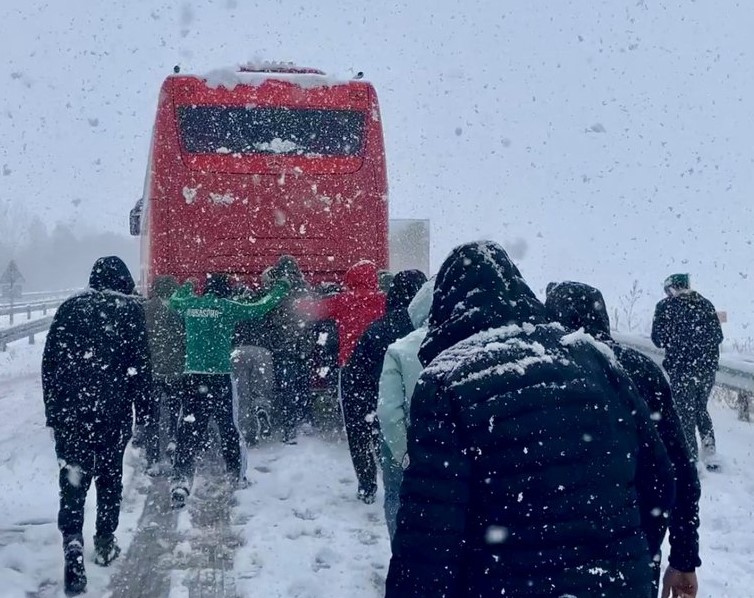 Bursaspor: Taraftarımıza geçmiş olsun!