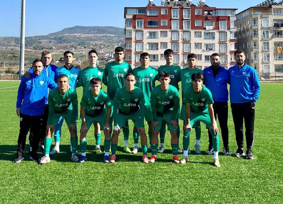 Bursaspor zirveyi bırakmıyor